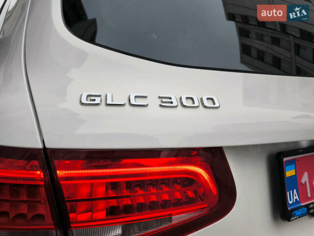 Белый Мерседес ГЛЦ-Класс, объемом двигателя 2 л и пробегом 135 тыс. км за 21600 $, фото 58 на Automoto.ua