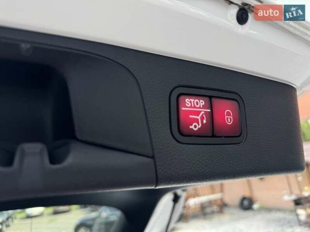 Белый Мерседес ГЛЦ-Класс, объемом двигателя 2 л и пробегом 30 тыс. км за 33999 $, фото 26 на Automoto.ua