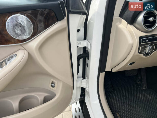 Белый Мерседес ГЛЦ-Класс, объемом двигателя 1.99 л и пробегом 115 тыс. км за 32800 $, фото 31 на Automoto.ua