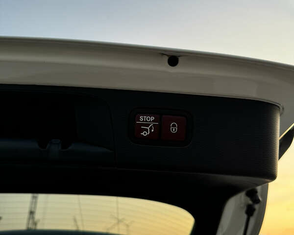 Мерседес ГЛЦ-Класс 2019 в Ровно на Automoto.ua Белый Мерседес ГЛЦ-Класс, объемом двигателя 2 л и пробегом 40 тыс. км за 32000 $, фото 30 на Automoto.ua