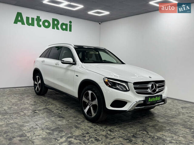 Белый Мерседес ГЛЦ-Класс, объемом двигателя 2 л и пробегом 124 тыс. км за 35900 $, фото 1 на Automoto.ua