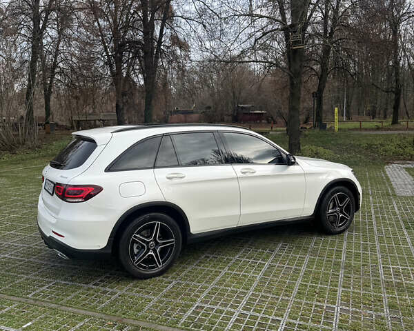 Білий Мерседес ГЛЦ-Клас, об'ємом двигуна 1.99 л та пробігом 71 тис. км за 47900 $, фото 3 на Automoto.ua