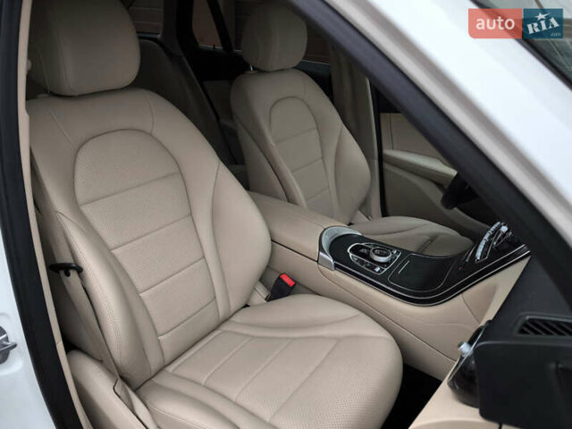 Белый Мерседес ГЛЦ-Класс, объемом двигателя 2 л и пробегом 135 тыс. км за 21600 $, фото 25 на Automoto.ua