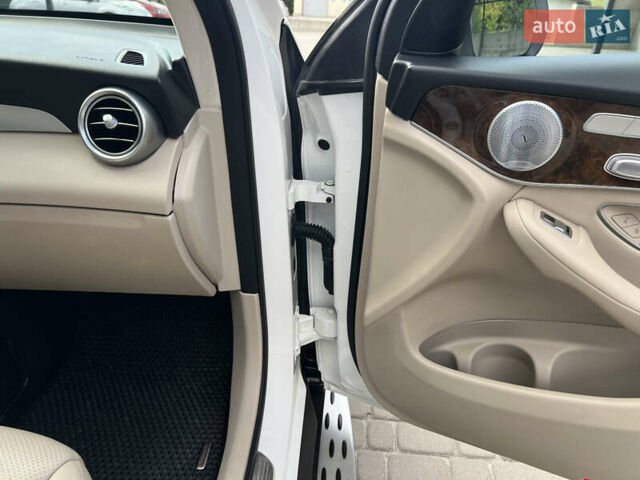 Белый Мерседес ГЛЦ-Класс, объемом двигателя 1.99 л и пробегом 115 тыс. км за 32800 $, фото 40 на Automoto.ua