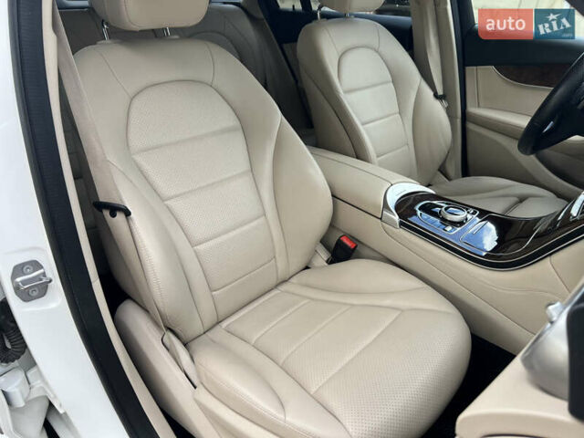 Белый Мерседес ГЛЦ-Класс, объемом двигателя 1.99 л и пробегом 115 тыс. км за 32800 $, фото 53 на Automoto.ua