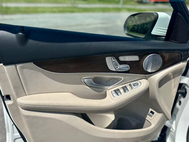 Белый Мерседес ГЛЦ-Класс, объемом двигателя 1.99 л и пробегом 95 тыс. км за 31500 $, фото 30 на Automoto.ua