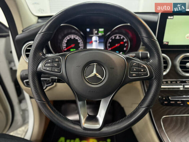 Белый Мерседес ГЛЦ-Класс, объемом двигателя 2 л и пробегом 124 тыс. км за 35900 $, фото 17 на Automoto.ua