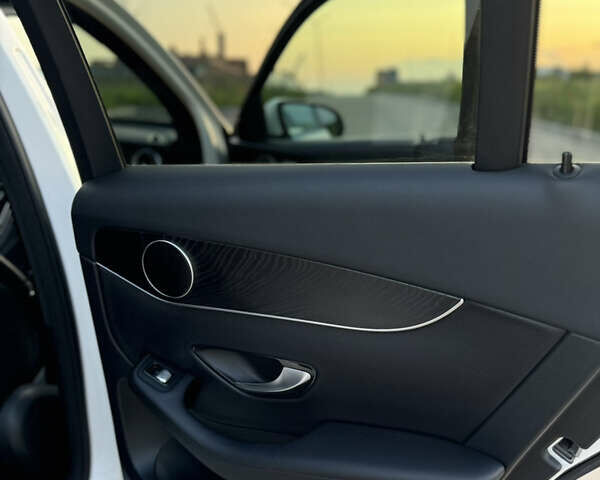 Мерседес ГЛЦ-Класс 2019 в Ровно на Automoto.ua Белый Мерседес ГЛЦ-Класс, объемом двигателя 2 л и пробегом 40 тыс. км за 32000 $, фото 26 на Automoto.ua