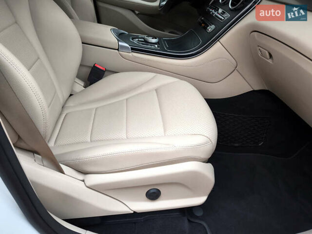 Белый Мерседес ГЛЦ-Класс, объемом двигателя 2 л и пробегом 135 тыс. км за 21600 $, фото 24 на Automoto.ua