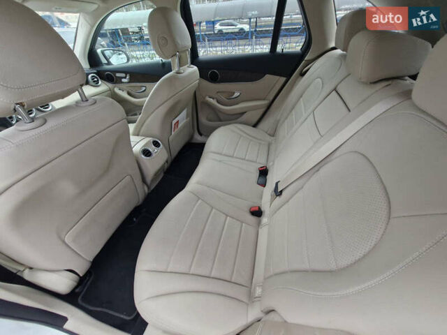 Белый Мерседес ГЛЦ-Класс, объемом двигателя 2 л и пробегом 70 тыс. км за 30900 $, фото 9 на Automoto.ua