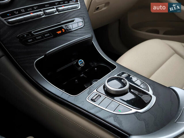 Белый Мерседес ГЛЦ-Класс, объемом двигателя 2 л и пробегом 135 тыс. км за 21600 $, фото 42 на Automoto.ua