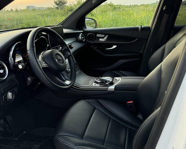 Мерседес ГЛЦ-Класс 2019 в Ровно на Automoto.ua Белый Мерседес ГЛЦ-Класс, объемом двигателя 2 л и пробегом 40 тыс. км за 32000 $, фото 17 на Automoto.ua