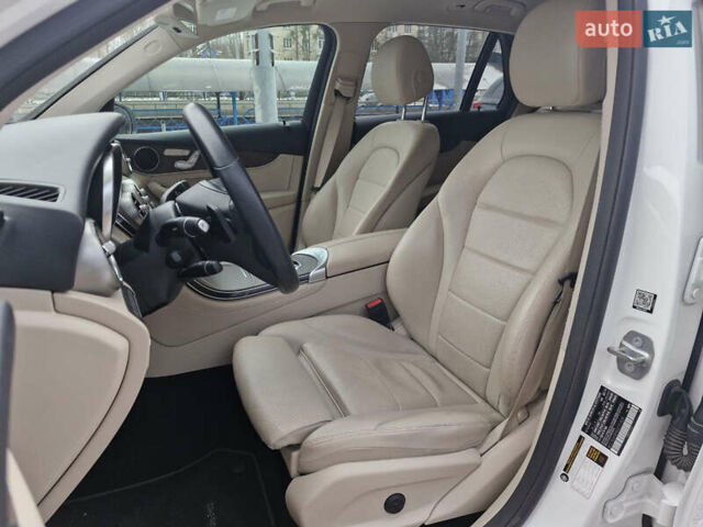 Белый Мерседес ГЛЦ-Класс, объемом двигателя 2 л и пробегом 70 тыс. км за 30900 $, фото 7 на Automoto.ua