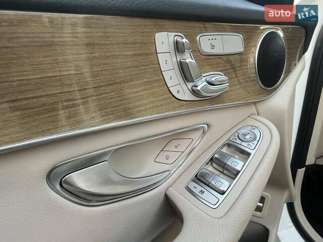 Мерседес ГЛЦ-Класс 2019 в Ужгороде на Automoto.ua Белый Мерседес ГЛЦ-Класс, объемом двигателя 1.99 л и пробегом 98 тыс. км за 32000 $, фото 5 на Automoto.ua