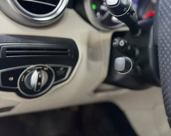 Белый Мерседес ГЛЦ-Класс, объемом двигателя 2 л и пробегом 124 тыс. км за 35900 $, фото 14 на Automoto.ua