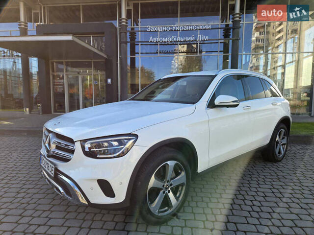 Белый Мерседес ГЛЦ-Класс, объемом двигателя 1.99 л и пробегом 65 тыс. км за 37900 $, фото 1 на Automoto.ua