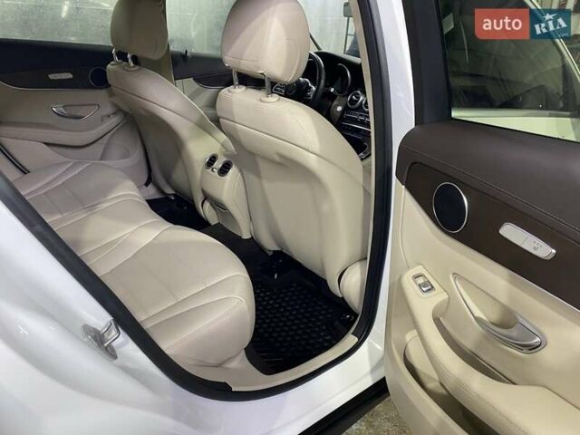 Белый Мерседес ГЛЦ-Класс, объемом двигателя 1.95 л и пробегом 83 тыс. км за 47800 $, фото 6 на Automoto.ua