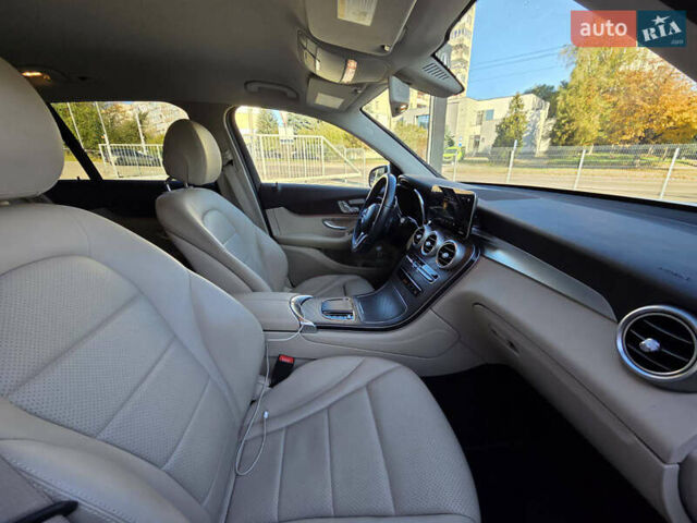 Белый Мерседес ГЛЦ-Класс, объемом двигателя 1.99 л и пробегом 65 тыс. км за 37900 $, фото 13 на Automoto.ua