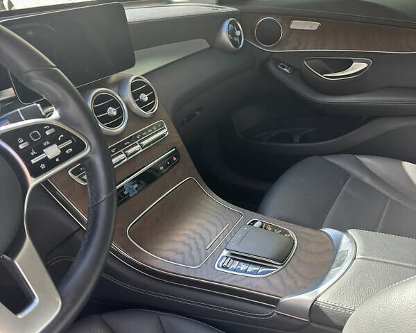 Мерседес ГЛЦ-Класс 2020 в Киеве на Automoto.ua Белый Мерседес ГЛЦ-Класс, объемом двигателя 2 л и пробегом 46 тыс. км за 42500 $, фото 6 на Automoto.ua