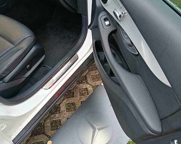 Білий Мерседес ГЛЦ-Клас, об'ємом двигуна 1.99 л та пробігом 43 тис. км за 33000 $, фото 15 на Automoto.ua