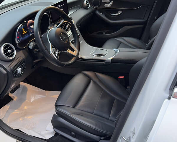 Белый Мерседес ГЛЦ-Класс, объемом двигателя 2 л и пробегом 83 тыс. км за 32000 $, фото 2 на Automoto.ua