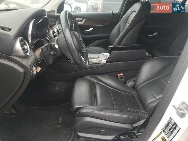 Білий Мерседес ГЛЦ-Клас, об'ємом двигуна 1.95 л та пробігом 100 тис. км за 16000 $, фото 7 на Automoto.ua