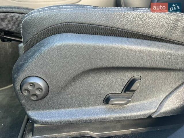 Білий Мерседес ГЛЦ-Клас, об'ємом двигуна 2 л та пробігом 37 тис. км за 48790 $, фото 28 на Automoto.ua