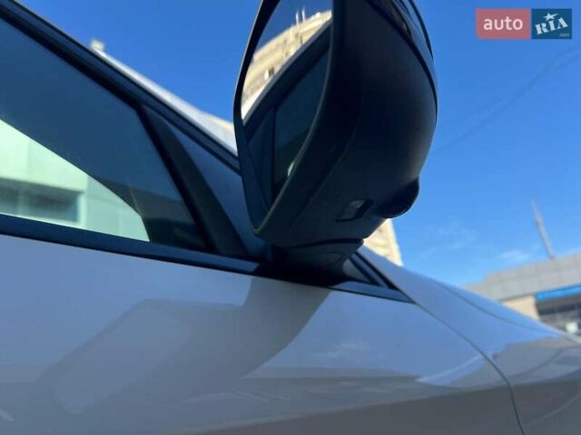 Білий Мерседес ГЛЦ-Клас, об'ємом двигуна 2 л та пробігом 37 тис. км за 48790 $, фото 40 на Automoto.ua