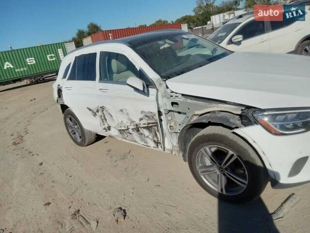 Белый Мерседес ГЛЦ-Класс, объемом двигателя 2 л и пробегом 106 тыс. км за 22000 $, фото 3 на Automoto.ua