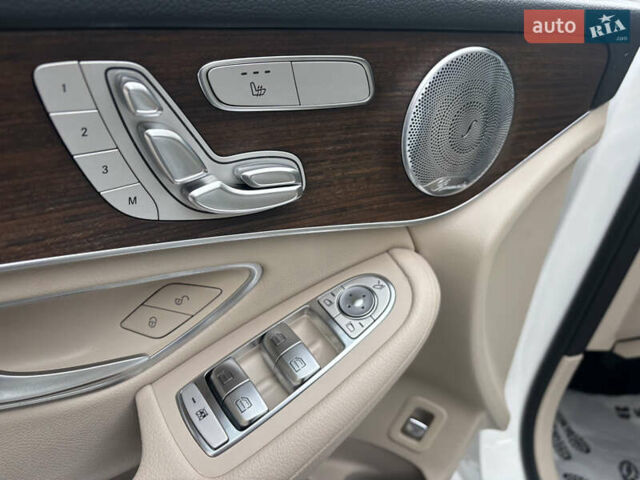 Белый Мерседес ГЛЦ-Класс, объемом двигателя 0 л и пробегом 30 тыс. км за 40000 $, фото 26 на Automoto.ua