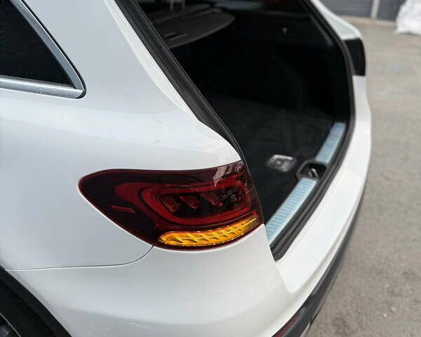 Белый Мерседес ГЛЦ-Класс, объемом двигателя 2 л и пробегом 83 тыс. км за 32000 $, фото 3 на Automoto.ua