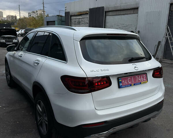 Белый Мерседес ГЛЦ-Класс, объемом двигателя 2 л и пробегом 83 тыс. км за 32000 $, фото 9 на Automoto.ua