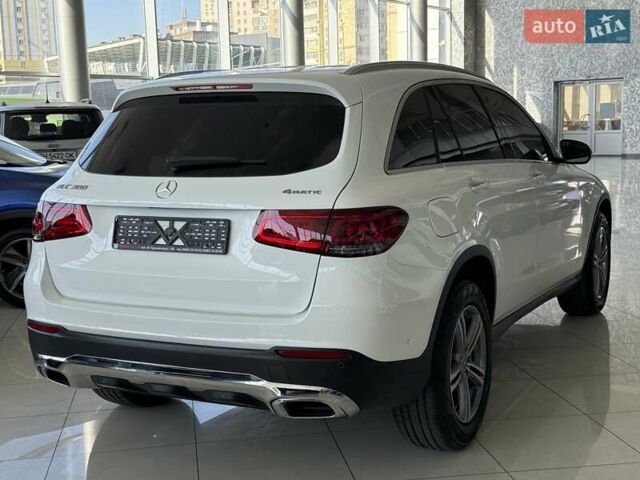 Белый Мерседес ГЛЦ-Класс, объемом двигателя 1.95 л и пробегом 81 тыс. км за 34500 $, фото 11 на Automoto.ua