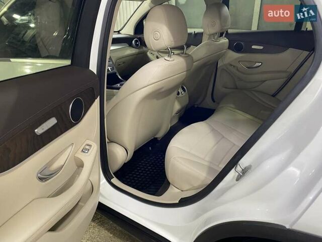 Белый Мерседес ГЛЦ-Класс, объемом двигателя 1.95 л и пробегом 83 тыс. км за 47800 $, фото 4 на Automoto.ua