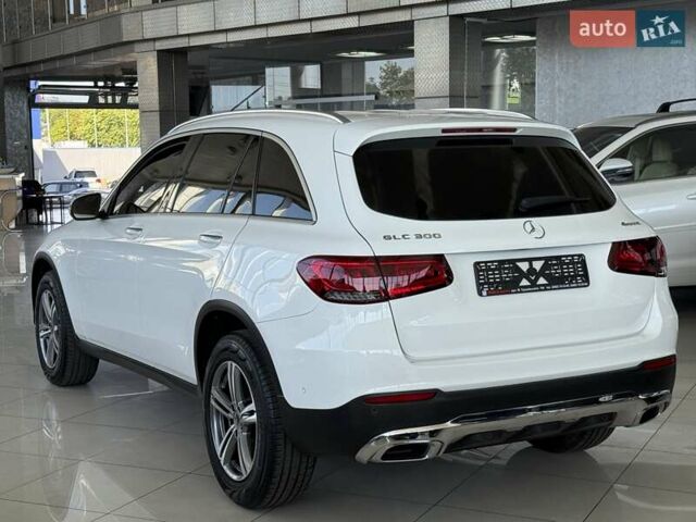 Белый Мерседес ГЛЦ-Класс, объемом двигателя 1.95 л и пробегом 81 тыс. км за 34500 $, фото 7 на Automoto.ua