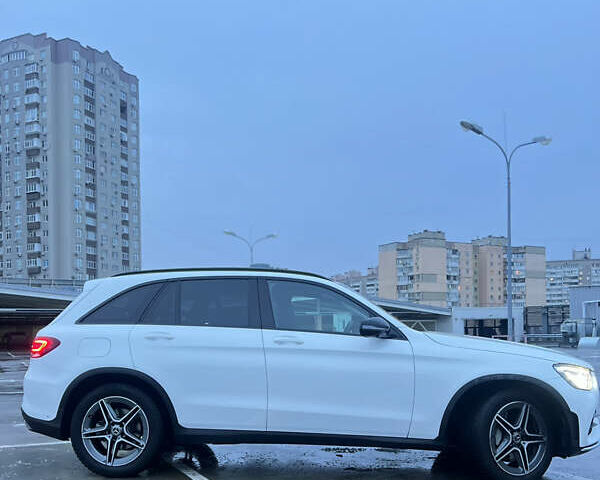 Белый Мерседес ГЛЦ-Класс, объемом двигателя 1.95 л и пробегом 107 тыс. км за 46999 $, фото 2 на Automoto.ua