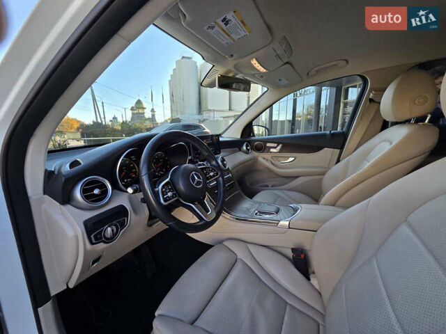 Белый Мерседес ГЛЦ-Класс, объемом двигателя 1.99 л и пробегом 65 тыс. км за 37900 $, фото 10 на Automoto.ua