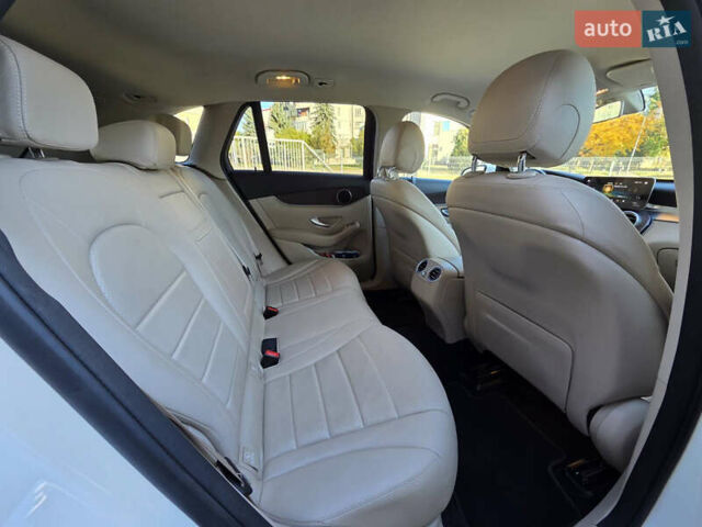 Белый Мерседес ГЛЦ-Класс, объемом двигателя 1.99 л и пробегом 65 тыс. км за 37900 $, фото 15 на Automoto.ua