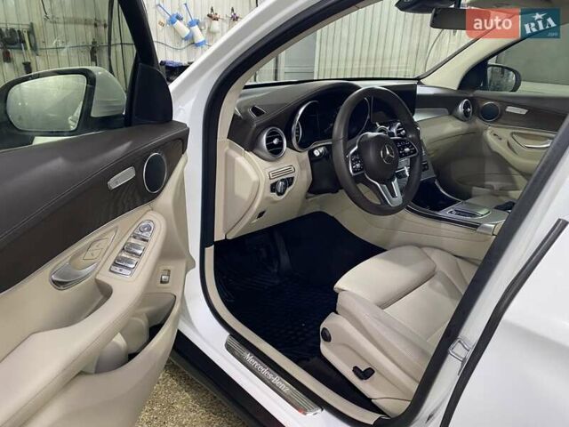 Белый Мерседес ГЛЦ-Класс, объемом двигателя 1.95 л и пробегом 83 тыс. км за 47800 $, фото 3 на Automoto.ua