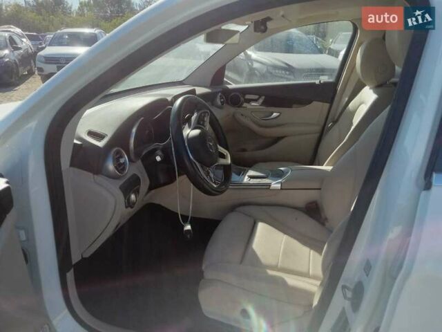 Белый Мерседес ГЛЦ-Класс, объемом двигателя 2 л и пробегом 106 тыс. км за 22000 $, фото 5 на Automoto.ua