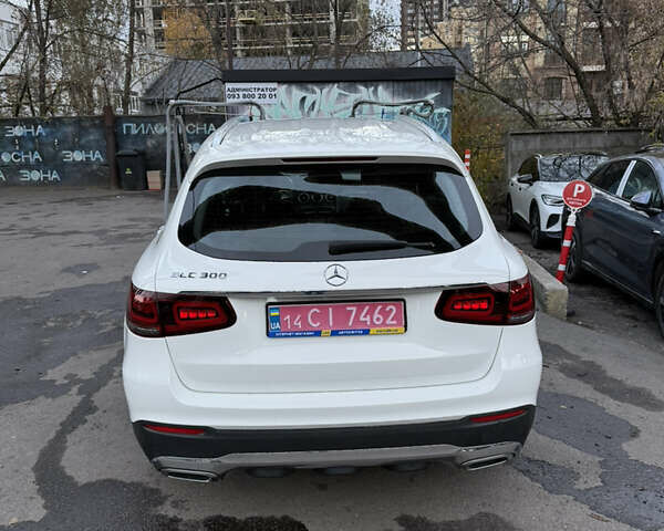 Белый Мерседес ГЛЦ-Класс, объемом двигателя 2 л и пробегом 83 тыс. км за 32000 $, фото 12 на Automoto.ua