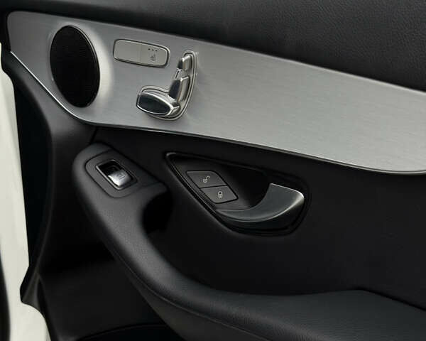 Белый Мерседес ГЛЦ-Класс, объемом двигателя 2 л и пробегом 87 тыс. км за 29200 $, фото 26 на Automoto.ua