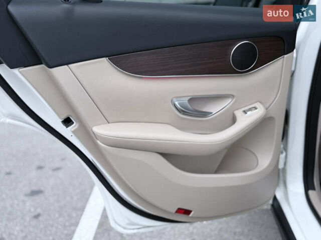 Белый Мерседес ГЛЦ-Класс, объемом двигателя 1.99 л и пробегом 80 тыс. км за 33500 $, фото 64 на Automoto.ua