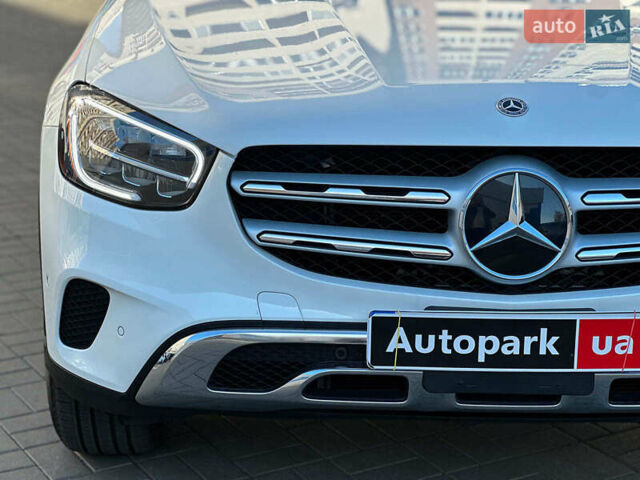 Белый Мерседес ГЛЦ-Класс, объемом двигателя 2 л и пробегом 33 тыс. км за 51940 $, фото 2 на Automoto.ua