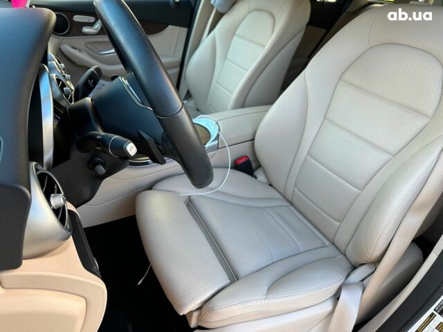 Білий Мерседес ГЛЦ-Клас, об'ємом двигуна 2 л та пробігом 33 тис. км за 51940 $, фото 23 на Automoto.ua