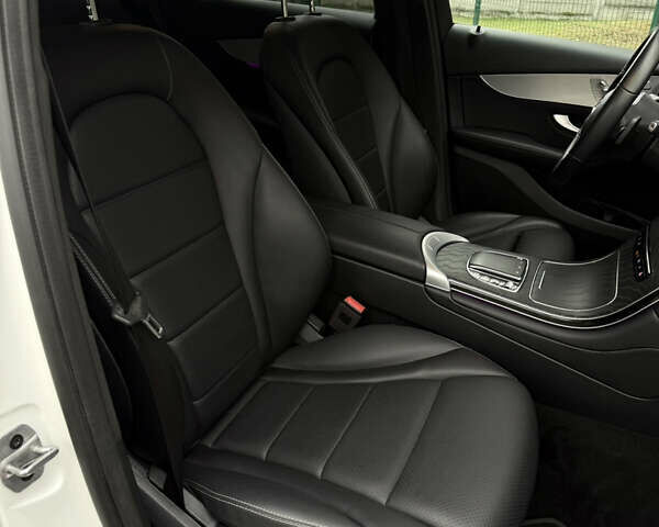 Белый Мерседес ГЛЦ-Класс, объемом двигателя 2 л и пробегом 87 тыс. км за 29200 $, фото 24 на Automoto.ua