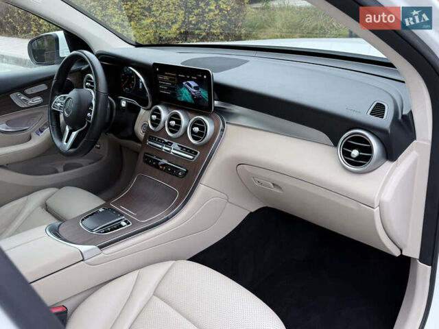 Белый Мерседес ГЛЦ-Класс, объемом двигателя 1.99 л и пробегом 80 тыс. км за 33500 $, фото 74 на Automoto.ua