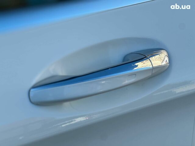 Білий Мерседес ГЛЦ-Клас, об'ємом двигуна 2 л та пробігом 33 тис. км за 51940 $, фото 12 на Automoto.ua