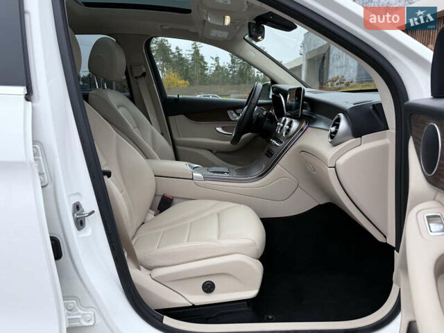 Белый Мерседес ГЛЦ-Класс, объемом двигателя 1.99 л и пробегом 80 тыс. км за 33500 $, фото 72 на Automoto.ua