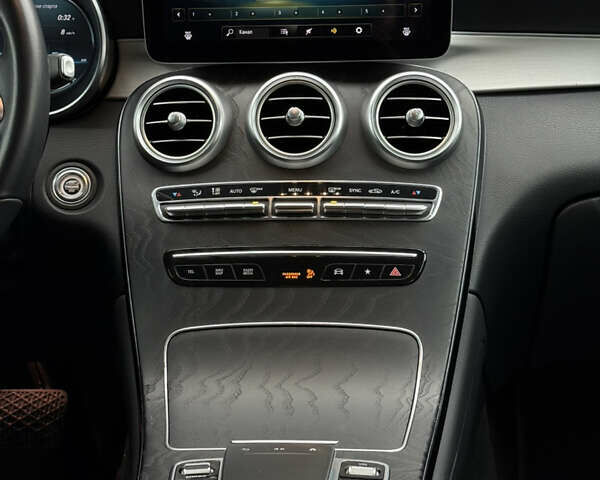 Белый Мерседес ГЛЦ-Класс, объемом двигателя 2 л и пробегом 87 тыс. км за 29200 $, фото 23 на Automoto.ua